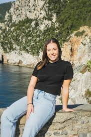 Elena R.